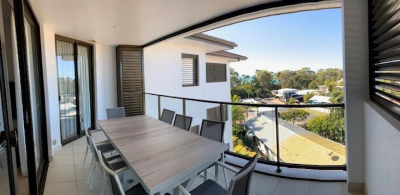 Grand Mercure Allegra Χέρβεϊ Μπέι Εξωτερικό φωτογραφία A balcony