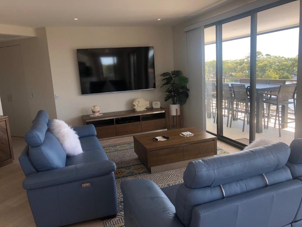 Grand Mercure Allegra Χέρβεϊ Μπέι Εξωτερικό φωτογραφία Living room at the Ritz-Carlton, South Beach