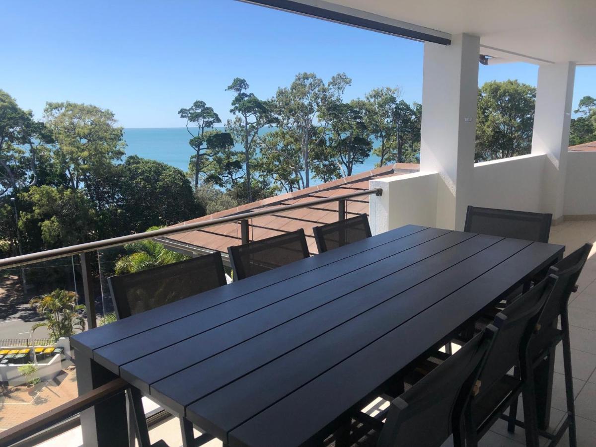 Grand Mercure Allegra Χέρβεϊ Μπέι Εξωτερικό φωτογραφία A balcony in a residential apartment