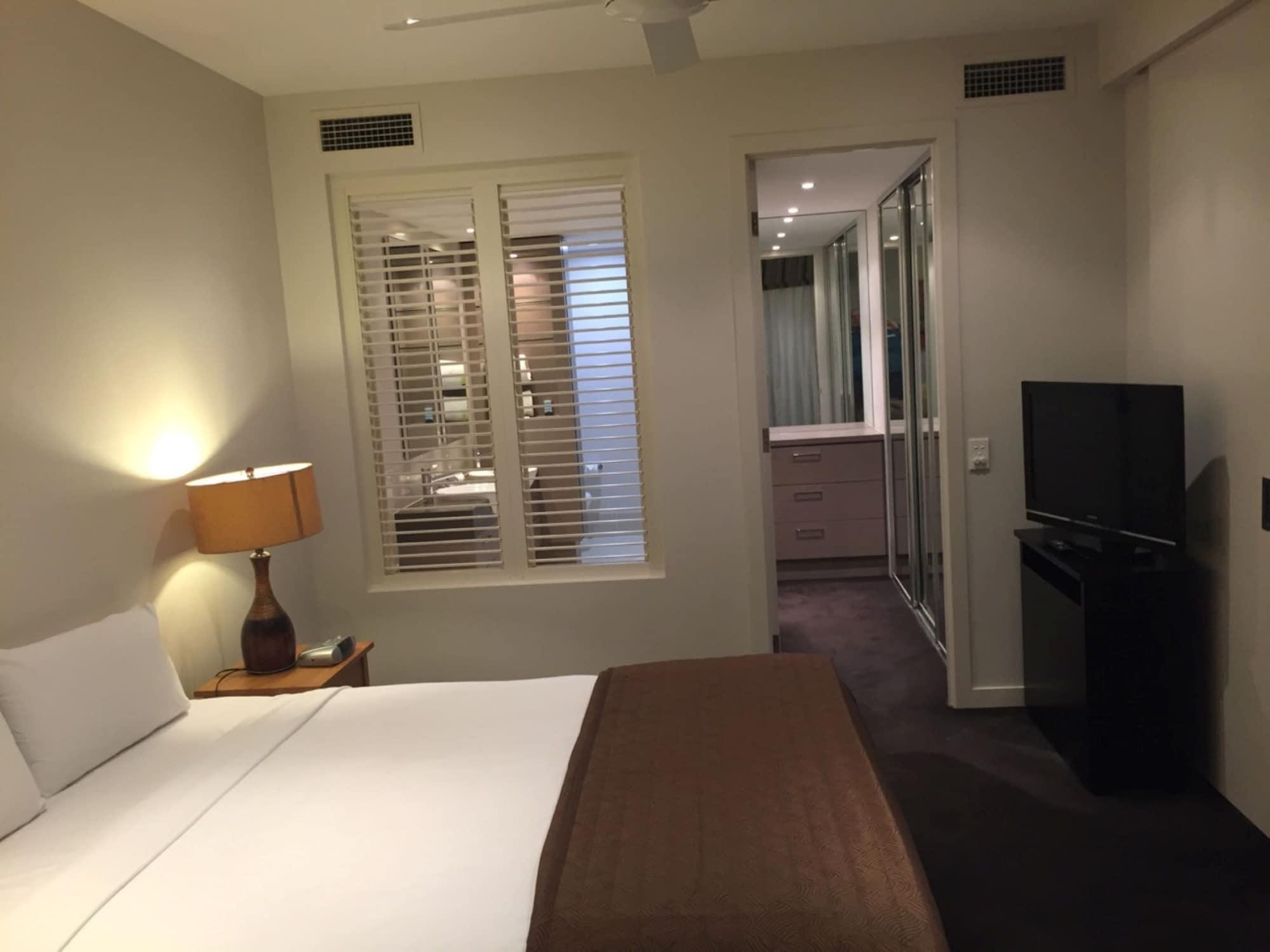 Grand Mercure Allegra Χέρβεϊ Μπέι Εξωτερικό φωτογραφία A bedroom at the hotel