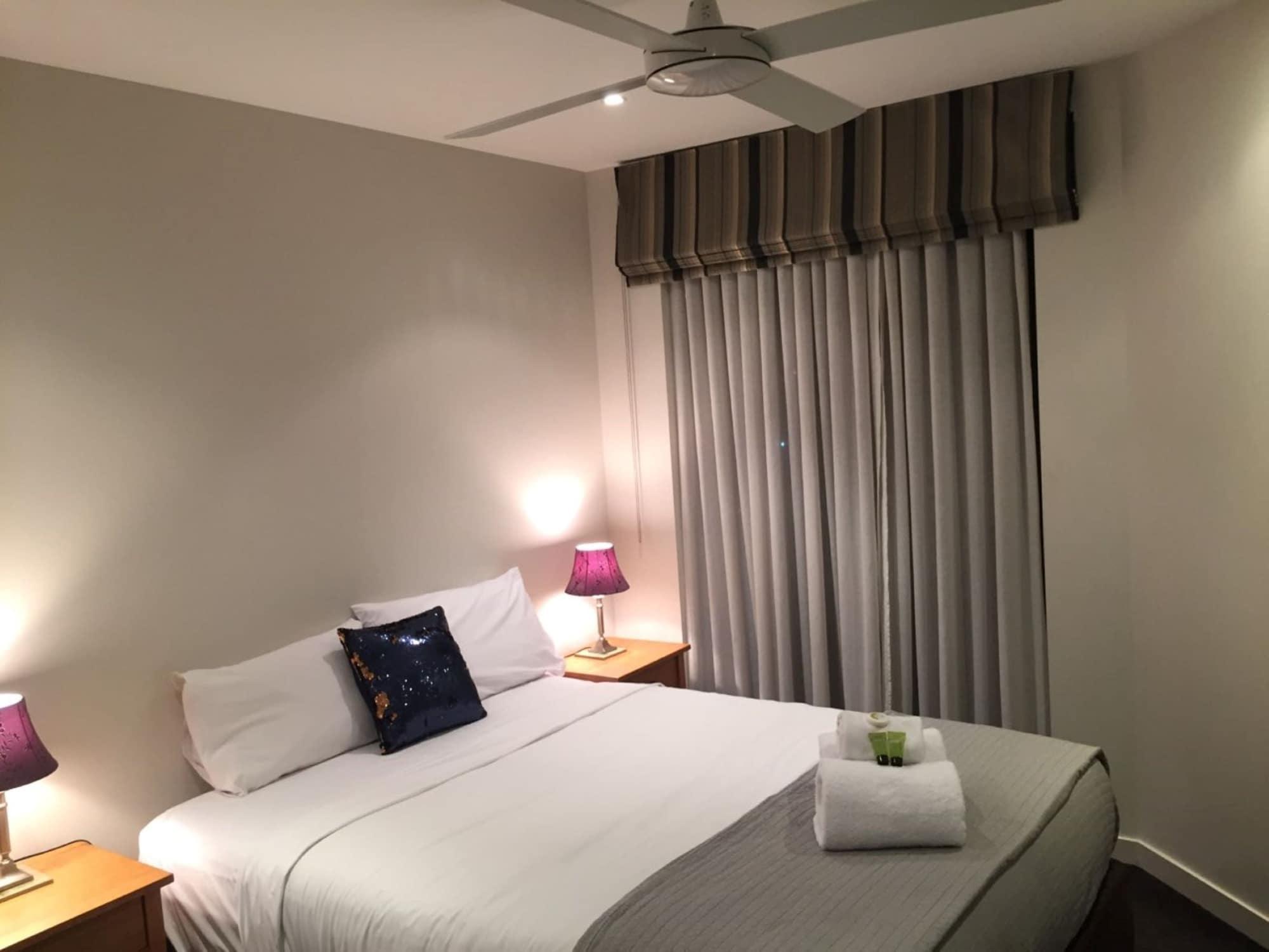 Grand Mercure Allegra Χέρβεϊ Μπέι Εξωτερικό φωτογραφία A bedroom at the hotel