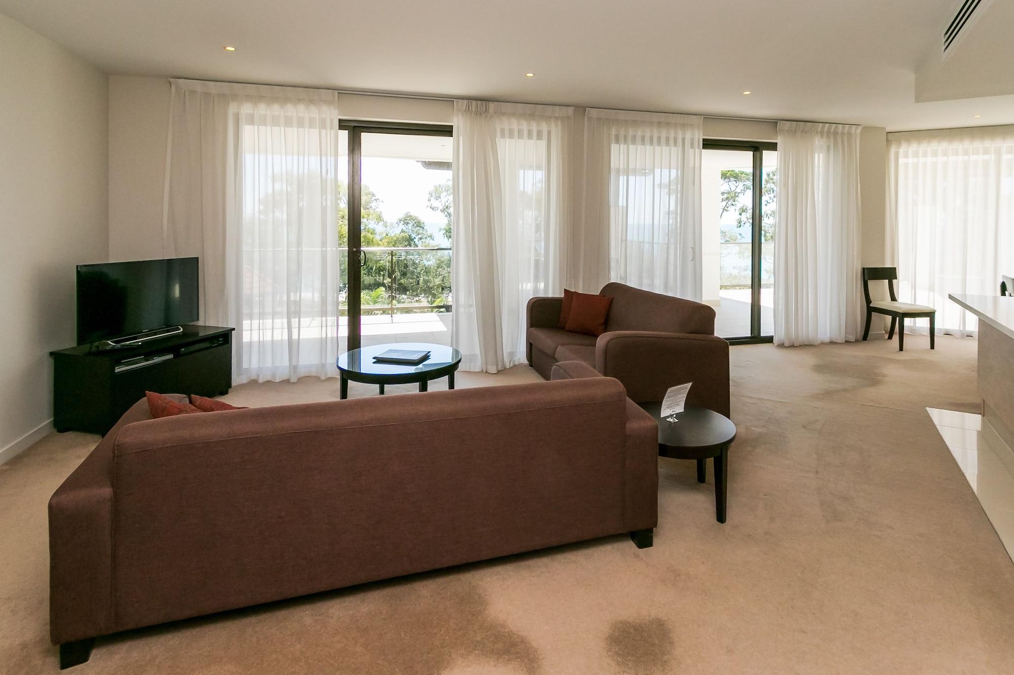 Grand Mercure Allegra Χέρβεϊ Μπέι Εξωτερικό φωτογραφία A living room