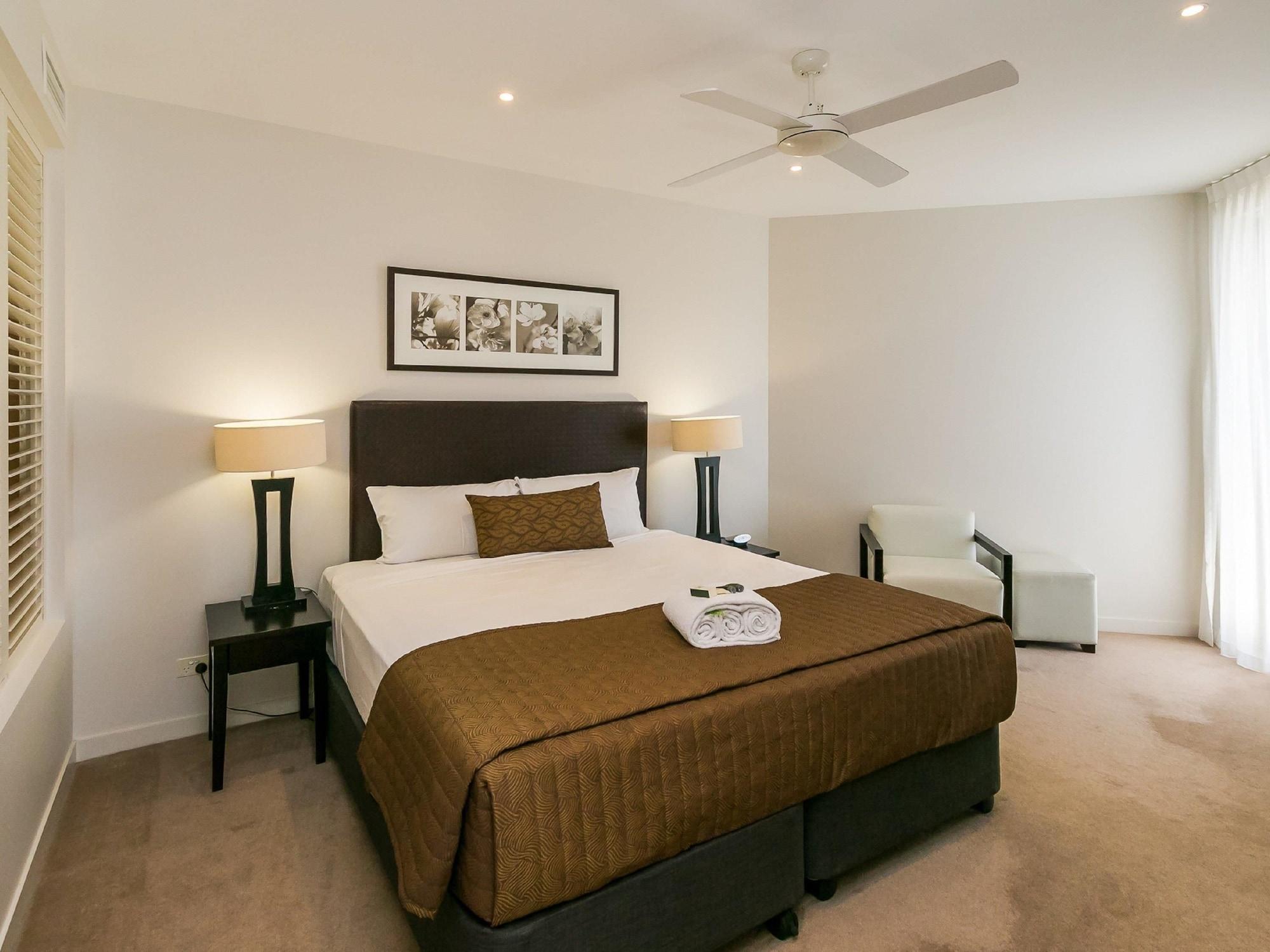 Grand Mercure Allegra Χέρβεϊ Μπέι Εξωτερικό φωτογραφία A bedroom at the hotel