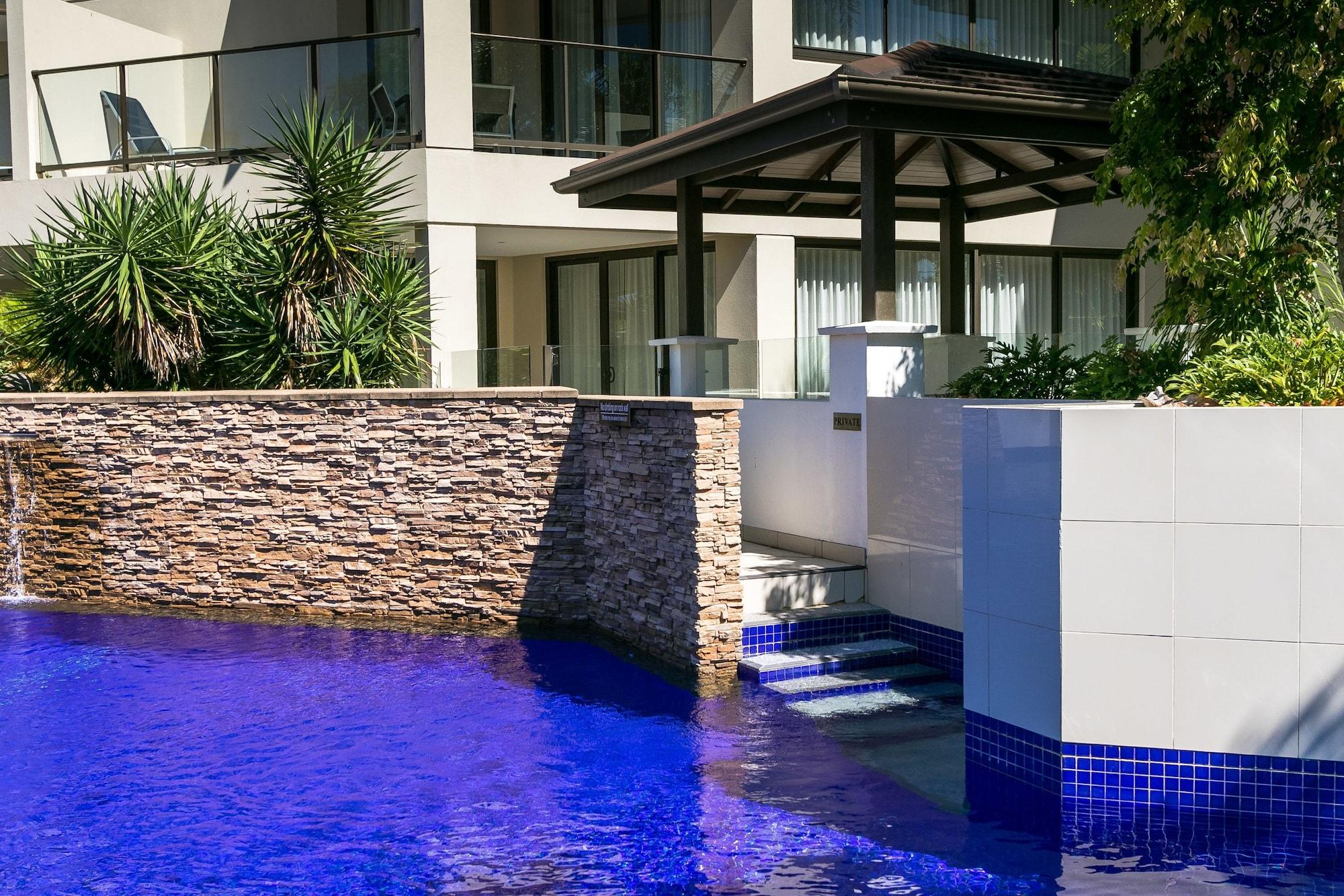 Grand Mercure Allegra Χέρβεϊ Μπέι Εξωτερικό φωτογραφία A pool at the W Hotel, Brisbane