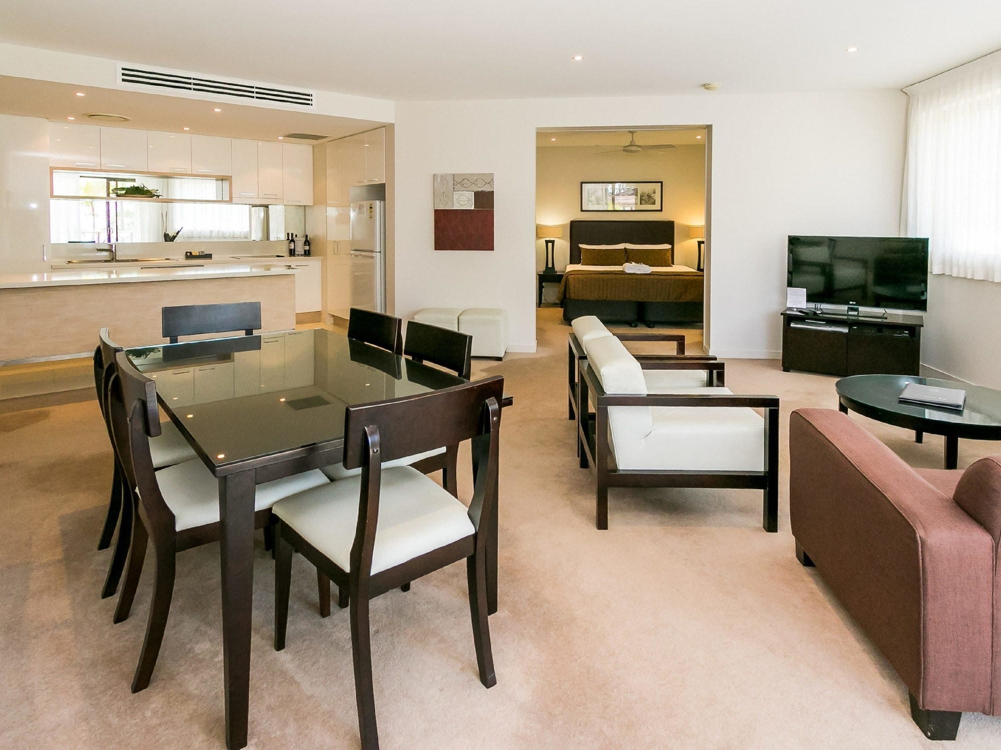Grand Mercure Allegra Χέρβεϊ Μπέι Εξωτερικό φωτογραφία A typical apartment