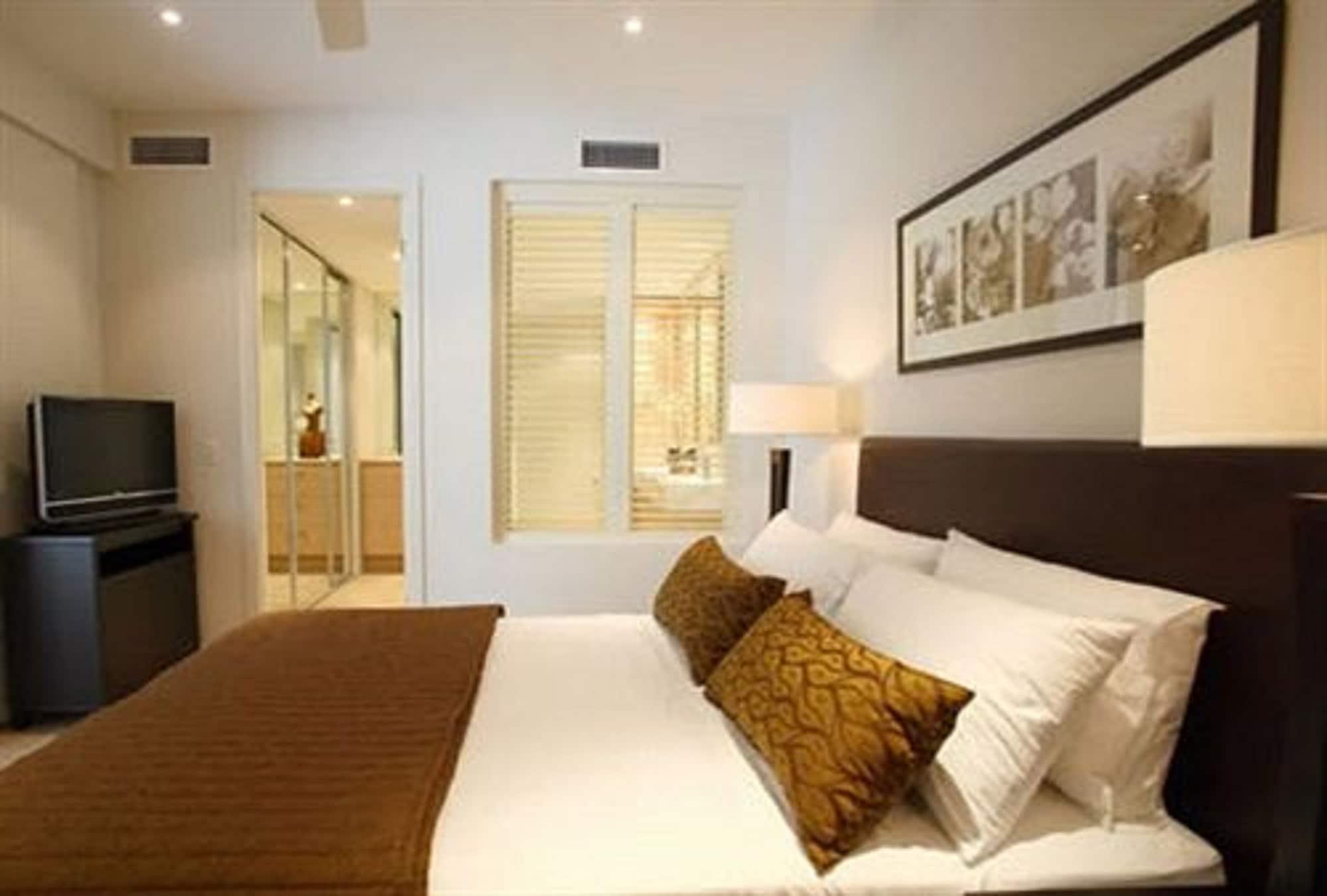 Grand Mercure Allegra Χέρβεϊ Μπέι Εξωτερικό φωτογραφία A bedroom at the hotel