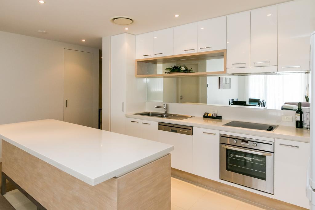 Grand Mercure Allegra Χέρβεϊ Μπέι Εξωτερικό φωτογραφία A modern Australian kitchen