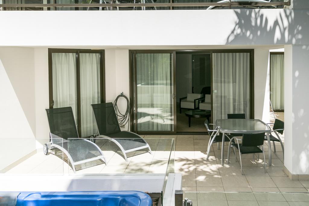 Grand Mercure Allegra Χέρβεϊ Μπέι Εξωτερικό φωτογραφία A balcony