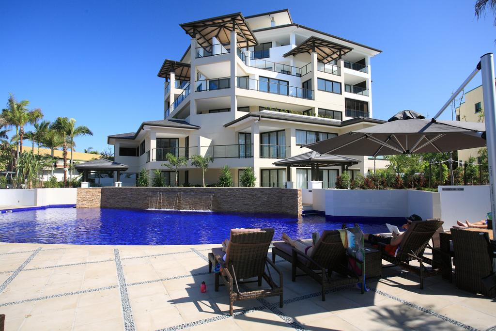 Grand Mercure Allegra Χέρβεϊ Μπέι Εξωτερικό φωτογραφία The pool at the Mantra on Saltwater Island