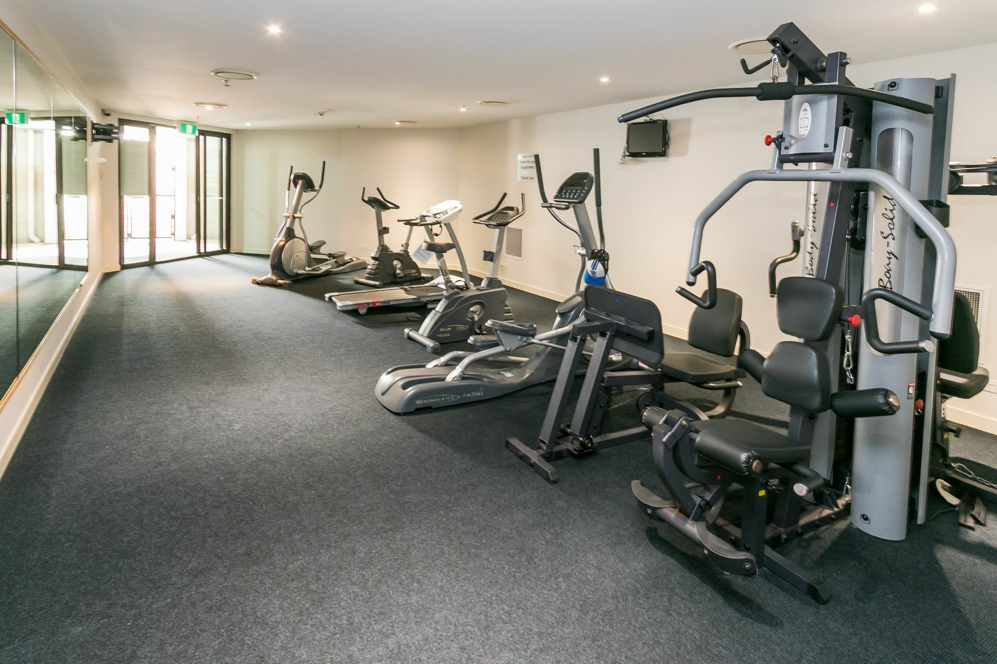 Grand Mercure Allegra Χέρβεϊ Μπέι Εξωτερικό φωτογραφία The gym at the hotel