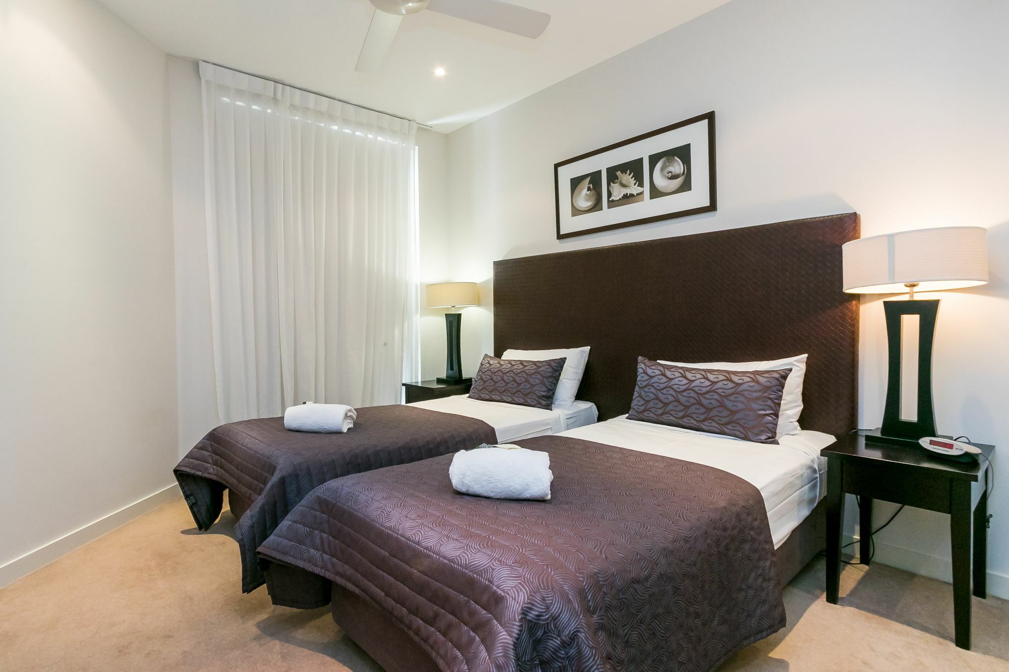 Grand Mercure Allegra Χέρβεϊ Μπέι Εξωτερικό φωτογραφία A bedroom at the Mantra on Broadbeach