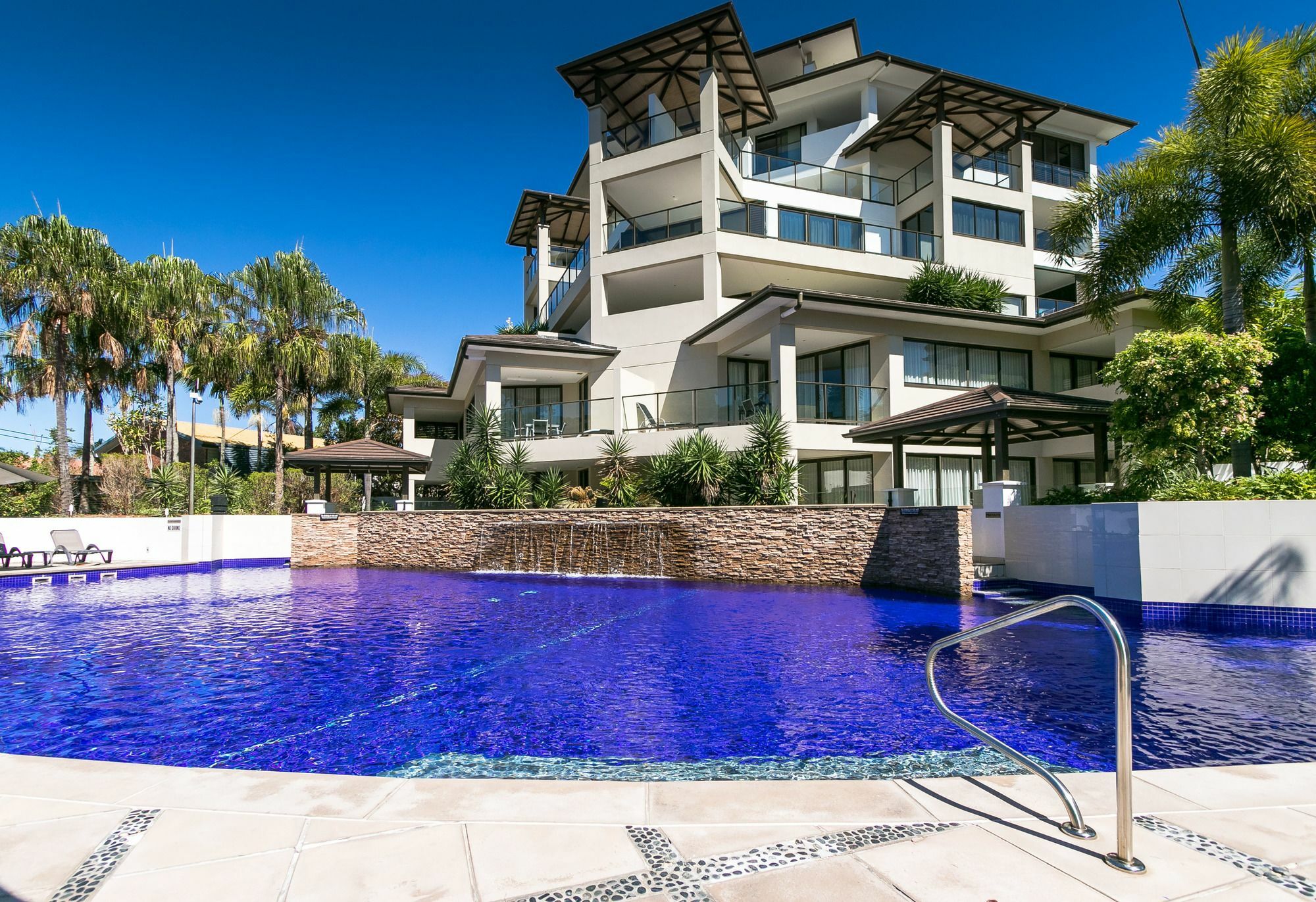 Grand Mercure Allegra Χέρβεϊ Μπέι Εξωτερικό φωτογραφία The pool at Peppers Mantra on Saltwater Island